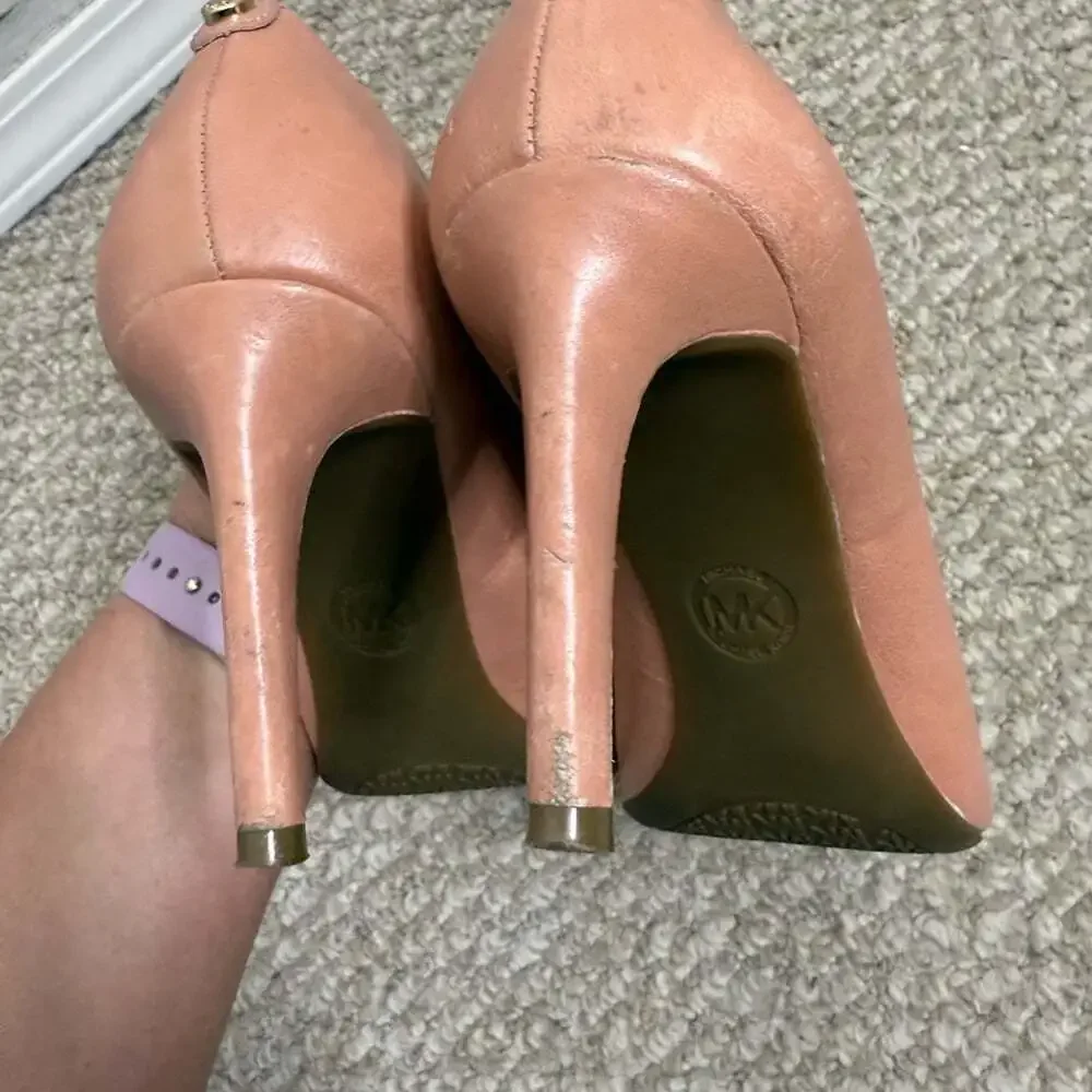 Michael kors  Women's pointed toe heels size 7 pink
